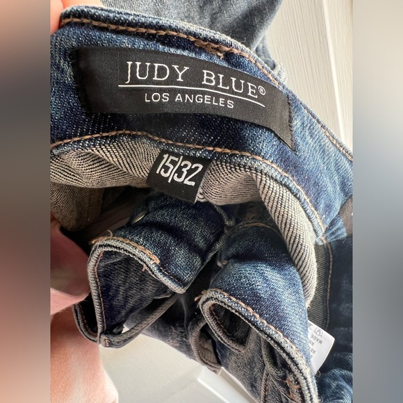 BNWOT Judy Blue Super Distressed Straight Fit Jeans - Picture 5 of 10